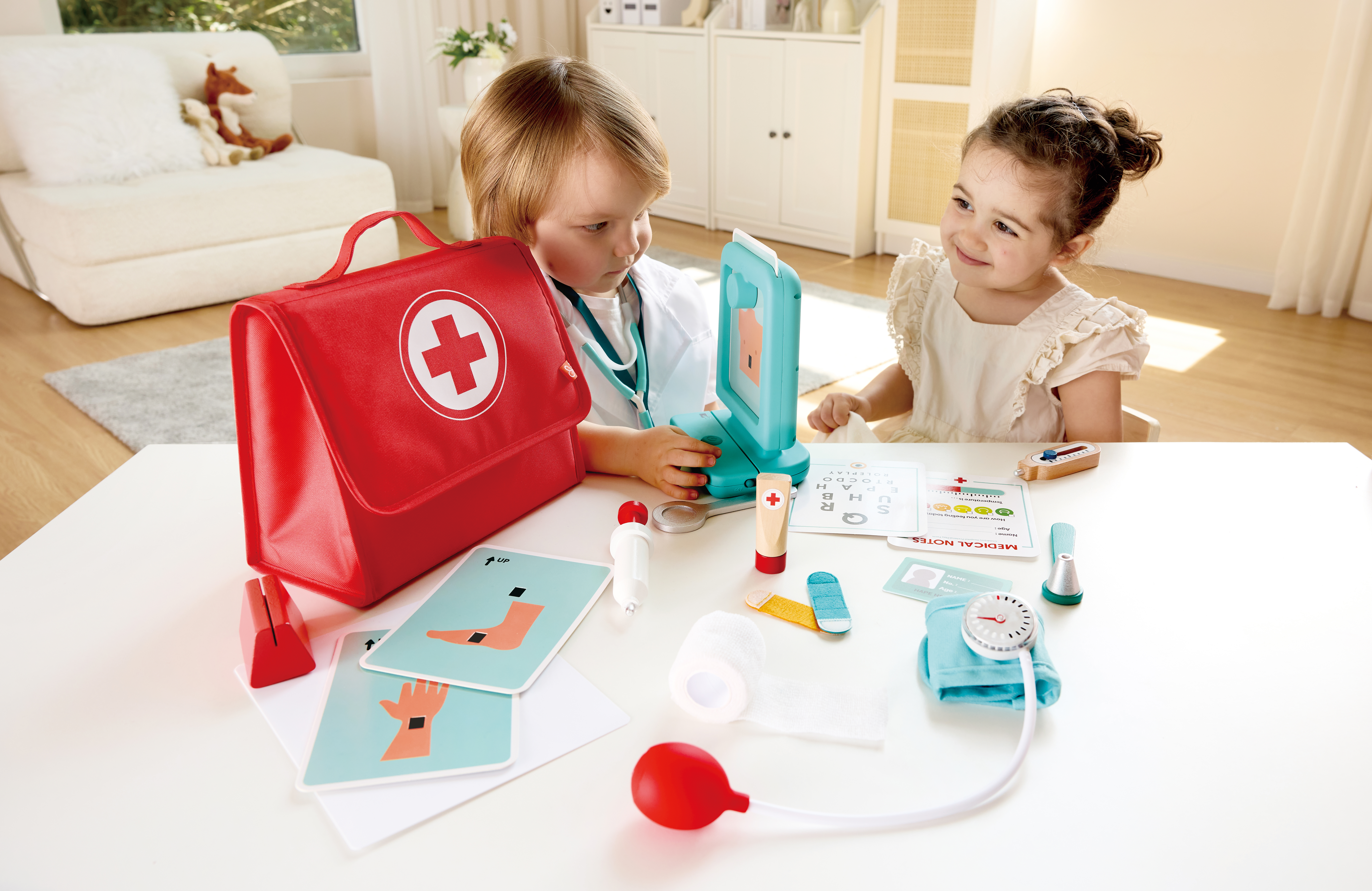 Juego Médico del Pequeño Doctor | Hape | Material seguro